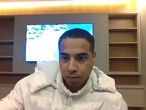JUNINHOLEKE online show from September 10, 2025, 3:49 am