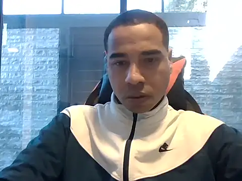 JUNINHOLEKE online show from September 11, 2025, 12:16 pm