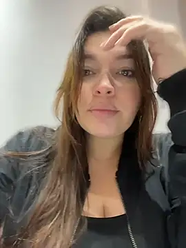 sarahreyess 11 online show from May 19, 2026, 10:22 am