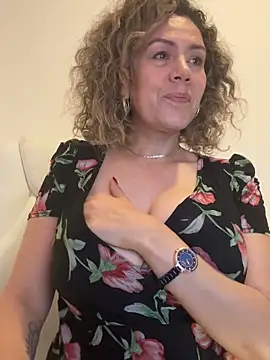 Snapshot of Paty_chic chatting on October 14, 2025, 2:39 pm Paty chic online show from October 14, 2025, 2:39 pm