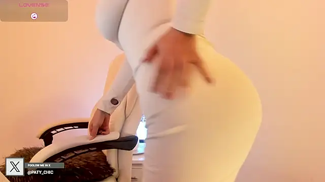 Snapshot of Paty_chic chatting on October 31, 2025, 1:41 pm Paty chic online show from October 31, 2025, 1:41 pm