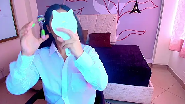 Honey Love   online show from October 29, 2025, 2:16 pm