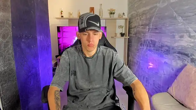 mikebenefleck 1 online show from September 10, 2025, 12:26 pm