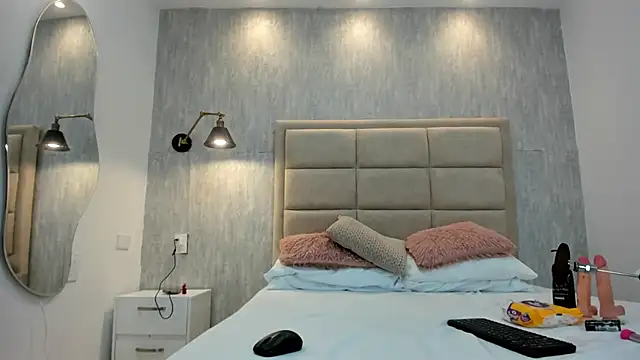 Snapshot of MiaaCollinss_ chatting on September 28, 2025, 1:45 am MiaaCollinss online show from September 28, 2025, 1:45 am