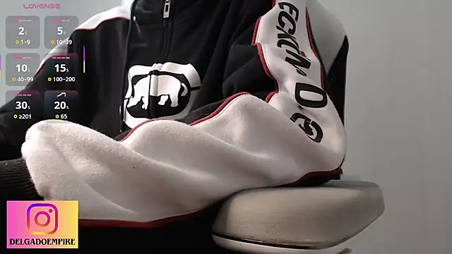 delgadopollon1991 online show from February 26, 2026, 11:05 pm