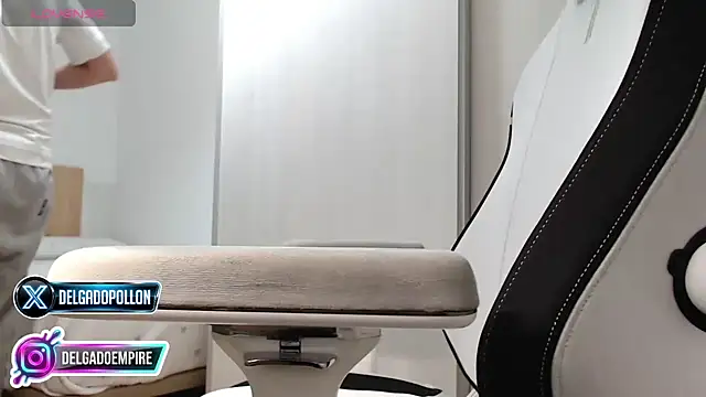 delgadopollon1991 online show from April 15, 2026, 3:05 pm