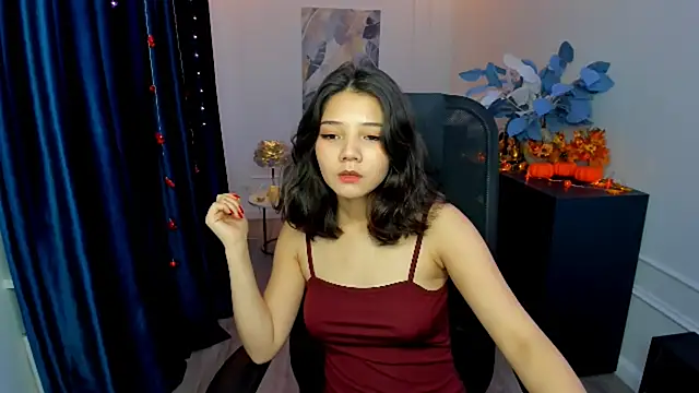 ElliVensda online show from October 19, 2025, 4:48 am