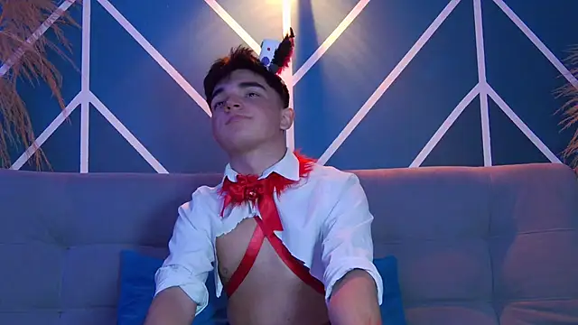 Snapshot of LucaDelart chatting on October 23, 2025, 1:43 pm LucaDelart online show from October 23, 2025, 1:43 pm