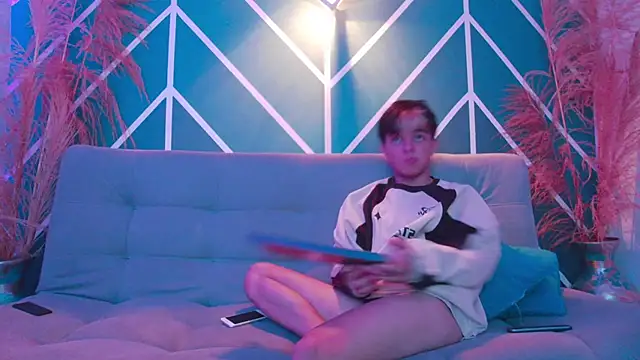 Snapshot of LucaDelart chatting on September 22, 2025, 12:33 pm LucaDelart online show from September 22, 2025, 12:33 pm