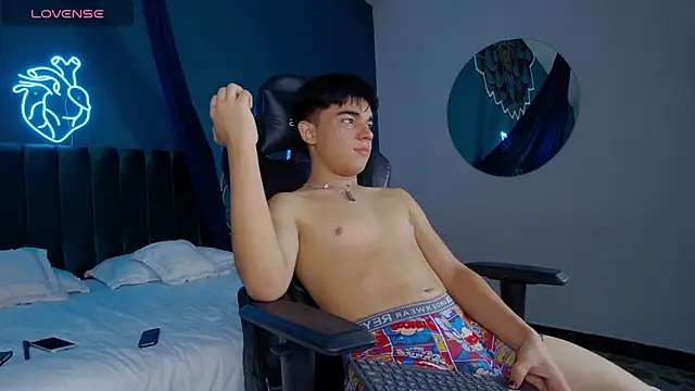 Snapshot of LucaDelart chatting on October 30, 2025, 12:58 pm LucaDelart online show from October 30, 2025, 12:58 pm