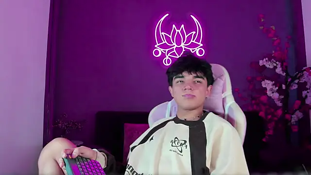 Snapshot of LucaDelart chatting on October 3, 2025, 1:12 pm LucaDelart online show from October 3, 2025, 1:12 pm