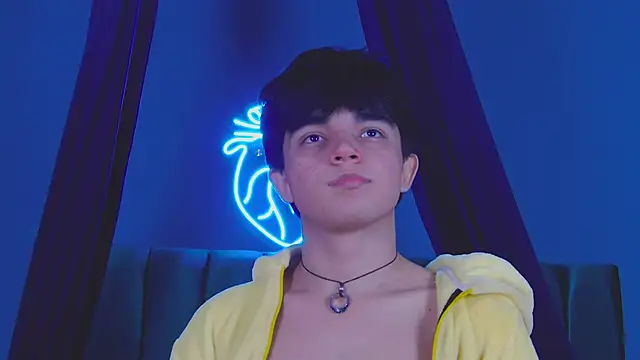 Snapshot of LucaDelart chatting on October 16, 2025, 12:46 pm LucaDelart online show from October 16, 2025, 12:46 pm