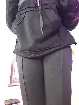 Snapshot of LaiaTorres1 chatting on October 12, 2025, 10:16 am LaiaTorres1 online show from October 12, 2025, 10:16 am