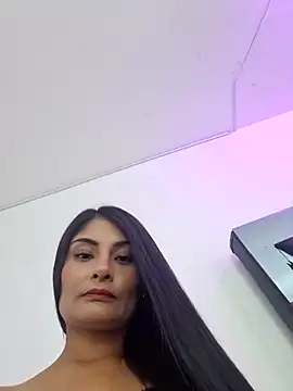 Snapshot of LaiaTorres1 chatting on September 22, 2025, 9:59 am LaiaTorres1 online show from September 22, 2025, 9:59 am