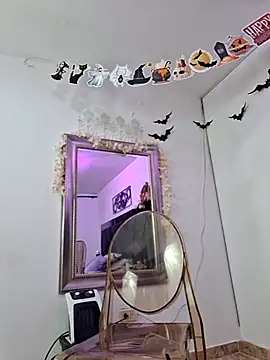 Snapshot of LaiaTorres1 chatting on October 20, 2025, 10:05 am LaiaTorres1 online show from October 20, 2025, 10:05 am