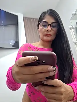 Snapshot of LaiaTorres1 chatting on October 28, 2025, 11:42 am LaiaTorres1 online show from October 28, 2025, 11:42 am