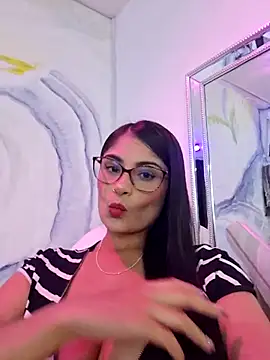 Snapshot of LaiaTorres1 chatting on October 11, 2025, 10:27 am LaiaTorres1 online show from October 11, 2025, 10:27 am