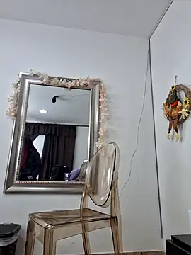 Snapshot of LaiaTorres1 chatting on October 15, 2025, 9:39 am LaiaTorres1 online show from October 15, 2025, 9:39 am