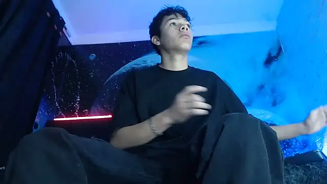 Snapshot of SemerHott chatting on October 19, 2025, 1:14 pm SemerHott online show from October 19, 2025, 1:14 pm