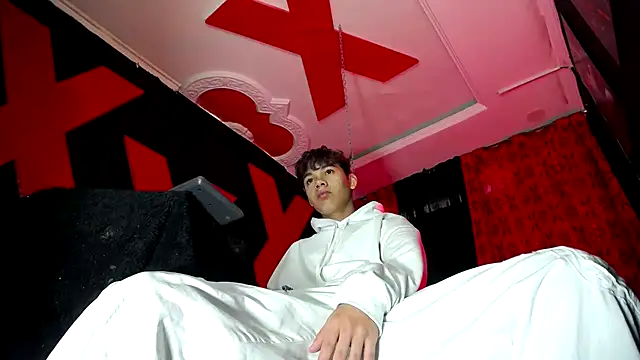 Snapshot of SemerHott chatting on September 27, 2025, 1:50 pm SemerHott online show from September 27, 2025, 1:50 pm