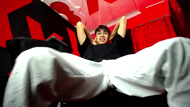 Snapshot of SemerHott chatting on September 18, 2025, 1:47 pm SemerHott online show from September 18, 2025, 1:47 pm