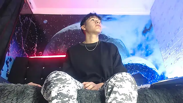 Snapshot of SemerHott chatting on October 27, 2025, 1:23 pm SemerHott online show from October 27, 2025, 1:23 pm