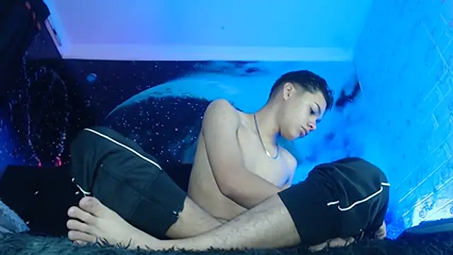 Snapshot of SemerHott chatting on October 28, 2025, 1:21 pm SemerHott online show from October 28, 2025, 1:21 pm