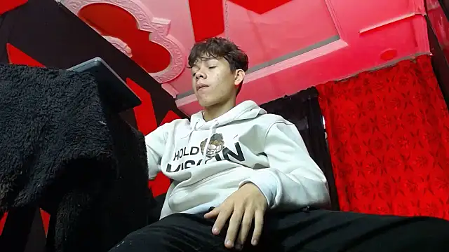 Snapshot of SemerHott chatting on September 22, 2025, 2:01 pm SemerHott online show from September 22, 2025, 2:01 pm