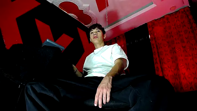 Snapshot of SemerHott chatting on September 29, 2025, 2:01 pm SemerHott online show from September 29, 2025, 2:01 pm