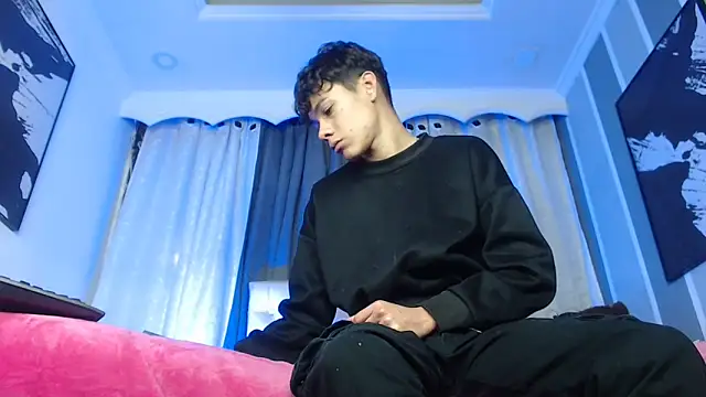 Snapshot of SemerHott chatting on September 13, 2025, 1:44 pm SemerHott online show from September 13, 2025, 1:44 pm