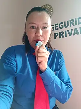 Snapshot of Hannah-colx chatting on September 16, 2025, 1:01 pm Hannah-colx online show from September 16, 2025, 1:01 pm