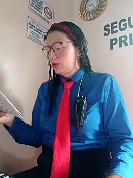 Snapshot of Hannah-colx chatting on September 17, 2025, 1:24 pm Hannah-colx online show from September 17, 2025, 1:24 pm