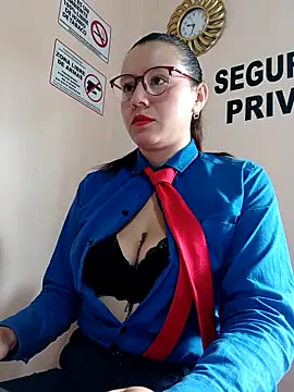 Snapshot of Hannah-colx chatting on October 9, 2025, 1:33 pm Hannah-colx online show from October 9, 2025, 1:33 pm