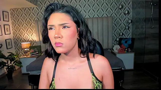 Snapshot of KymRoses chatting on October 28, 2025, 1:54 pm KymRoses online show from October 28, 2025, 1:54 pm