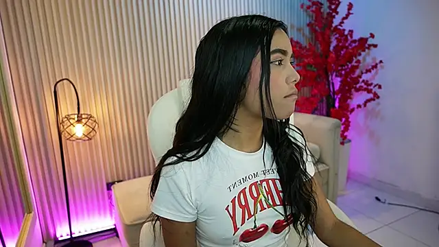 Snapshot of GiaNovak chatting on September 22, 2025, 11:38 am GiaNovak online show from September 22, 2025, 11:38 am