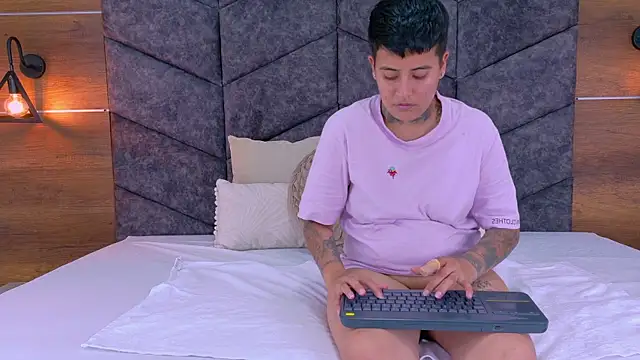 Snapshot of ScarlettVex__ chatting on October 2, 2025, 7:39 pm ScarlettVex online show from October 2, 2025, 7:39 pm