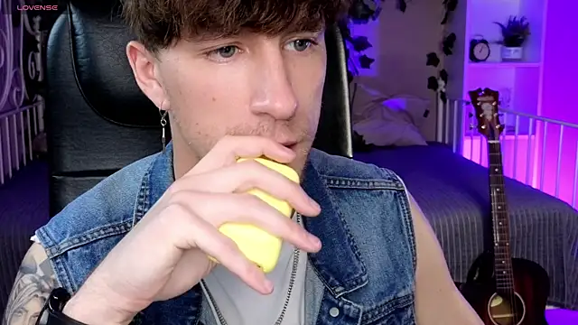 Snapshot of mark_caron chatting on October 17, 2025, 8:32 pm mark caron online show from October 17, 2025, 8:32 pm