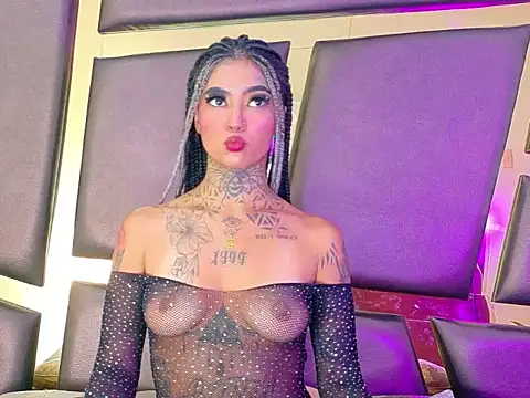 Snapshot of EmilieLake chatting on September 26, 2025, 8:16 pm EmilieLake online show from September 26, 2025, 8:16 pm