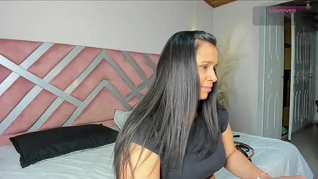 Snapshot of _adahara_queen chatting on October 25, 2025, 4:33 am  adahara queen online show from October 25, 2025, 4:33 am