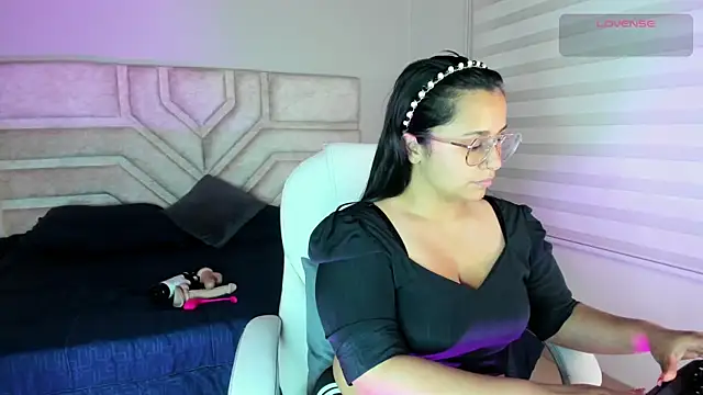 Snapshot of _adahara_queen chatting on October 14, 2025, 3:29 am  adahara queen online show from October 14, 2025, 3:29 am