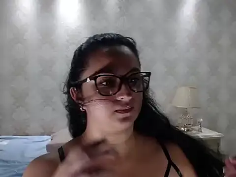 karimeSaenz1 online show from September 10, 2025, 5:34 pm