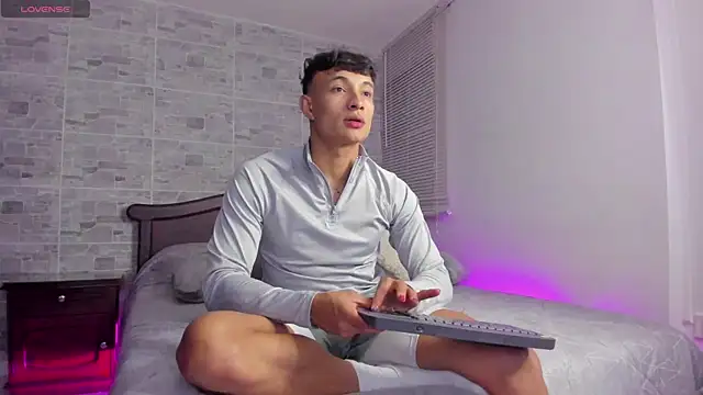 DavisFirb online show from November 21, 2025, 2:43 am