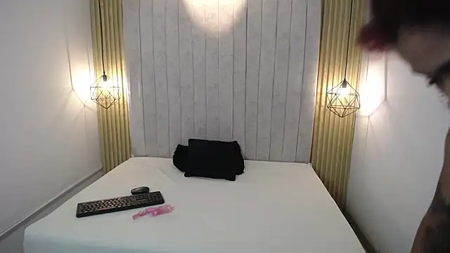 Laurayjuann online show from September 10, 2025, 1:54 pm
