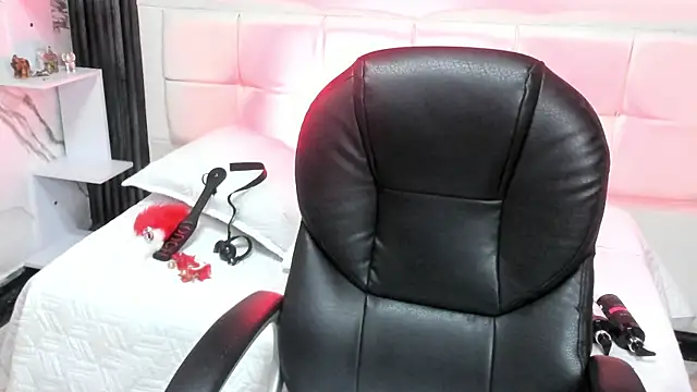 Violet sl4ve online show from October 4, 2025, 4:41 pm