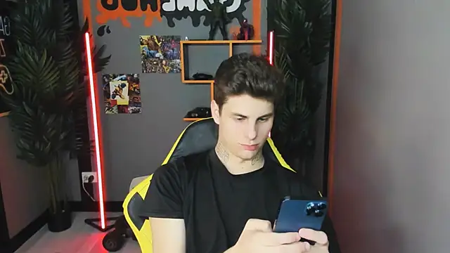 Snapshot of JackWolw chatting on October 8, 2025, 10:06 am JackWolw online show from October 8, 2025, 10:06 am