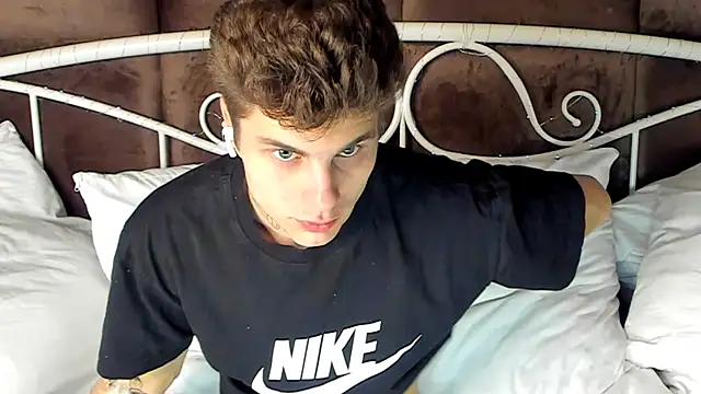 Snapshot of JackWolw chatting on October 17, 2025, 7:33 am JackWolw online show from October 17, 2025, 7:33 am