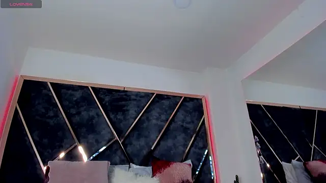 SusanaHenao online show from October 3, 2025, 7:26 pm