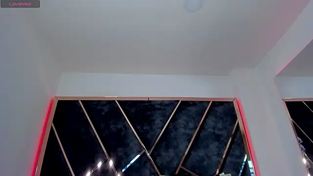 SusanaHenao online show from September 8, 2025, 5:23 pm