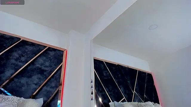 SusanaHenao online show from November 14, 2025, 6:33 pm