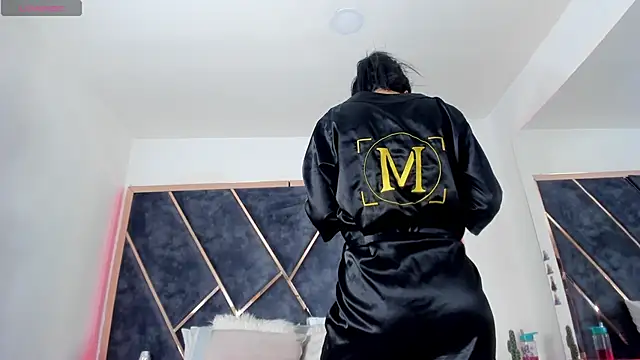 SusanaHenao online show from December 3, 2025, 6:29 pm